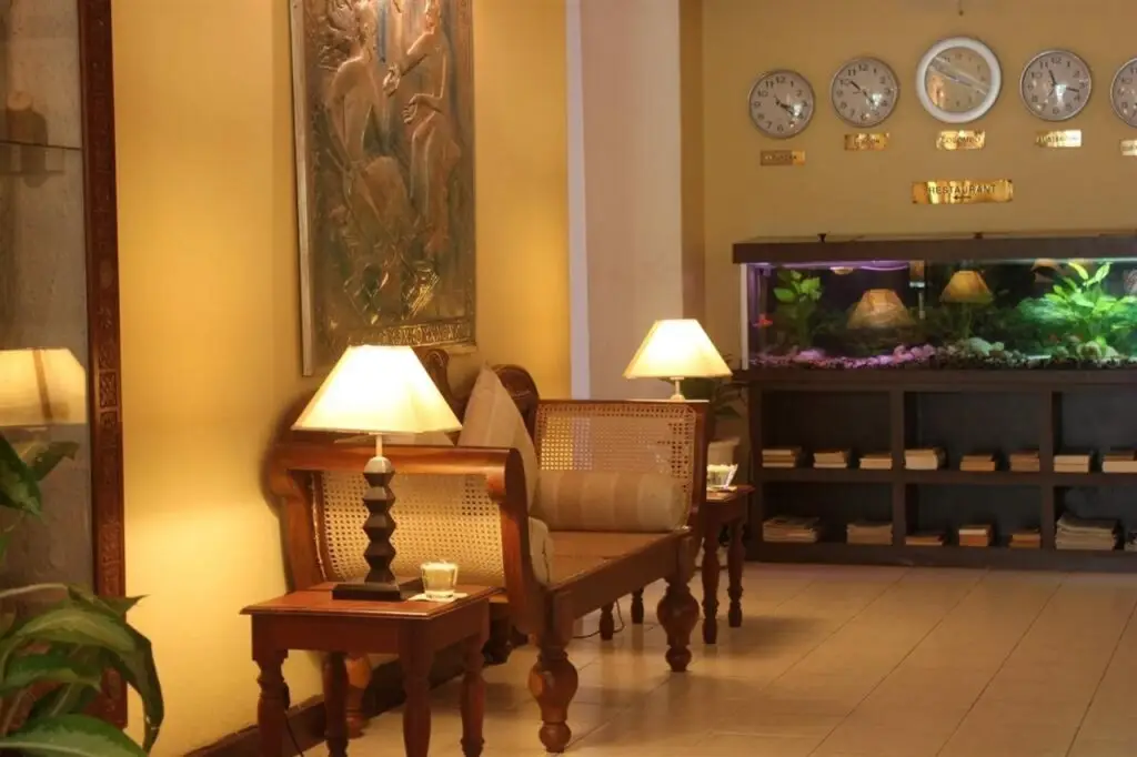 Ратнапура: Ratnaloka Tour Inn