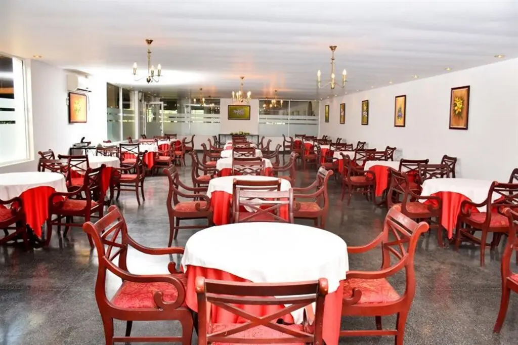 Ратнапура: Ratnaloka Tour Inn