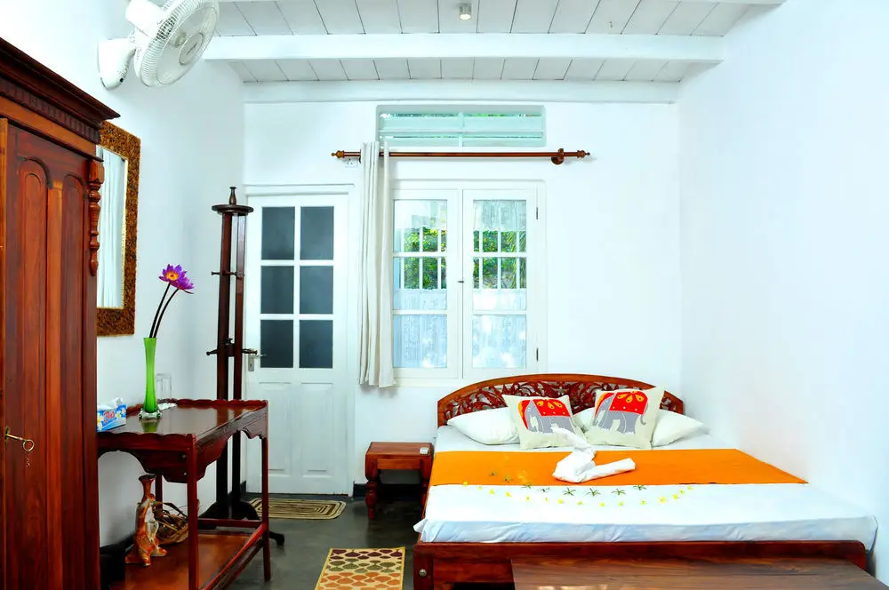 Индурува: Village Headman's Bungalow