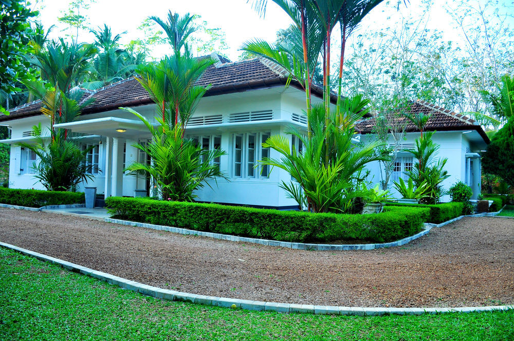 Индурува: Village Headman's Bungalow