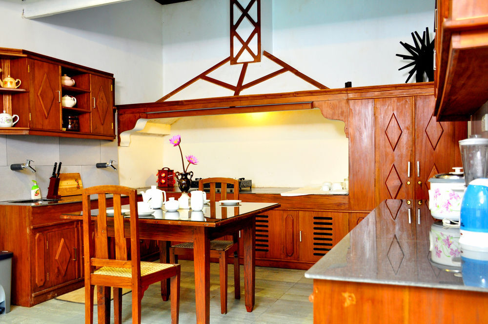 Индурува: Village Headman's Bungalow