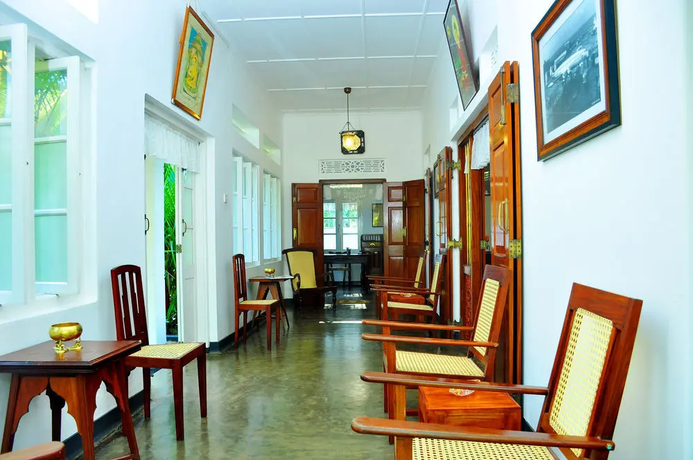 Индурува: Village Headman's Bungalow