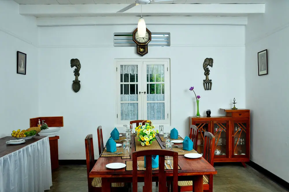 Индурува: Village Headman's Bungalow