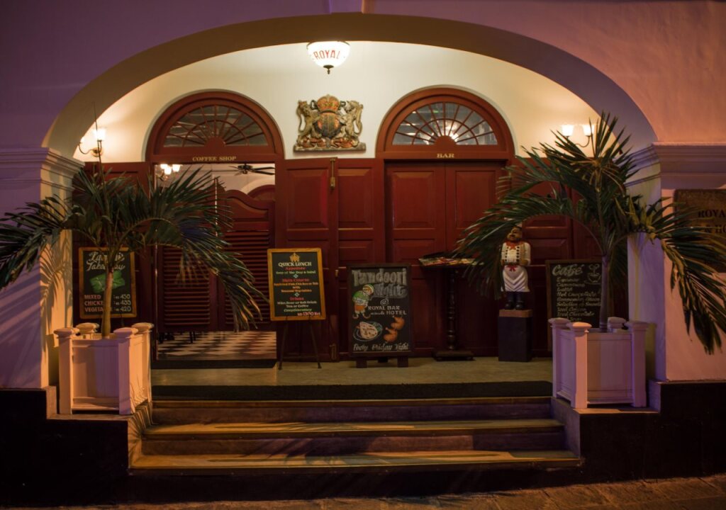 Royal Bar & Hotel — фото 1