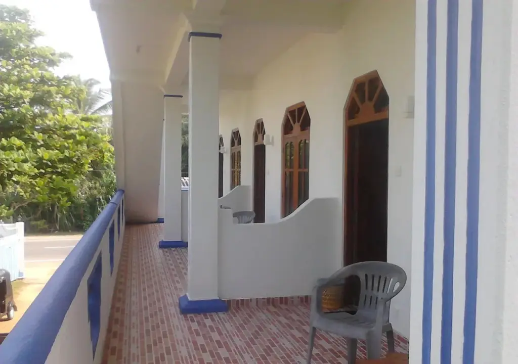 Хиккадува: Blue Moon Hotel
