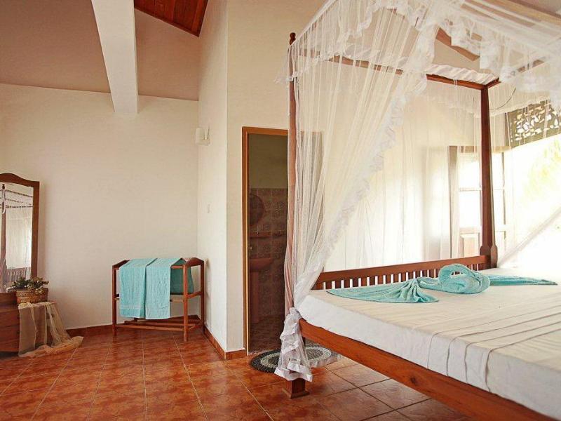 Унаватуна: Jaya inn