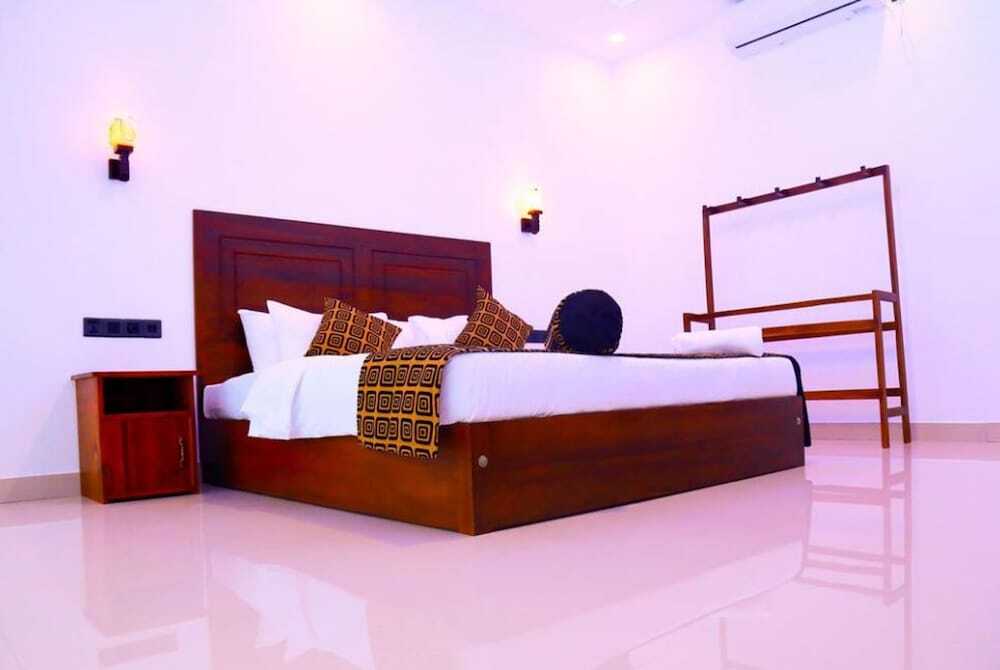 Велигама: Cafe Weligama