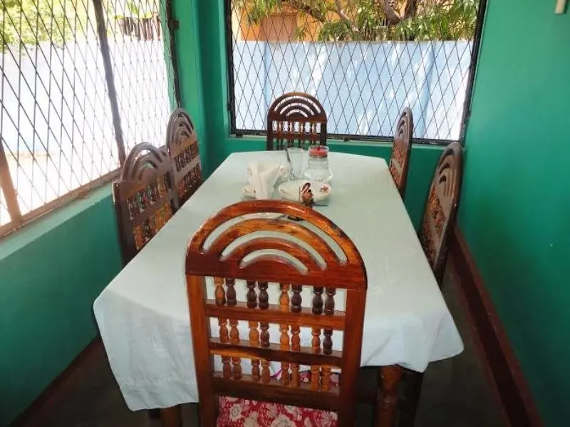 Калуванчикуду: Luckmins Guest House
