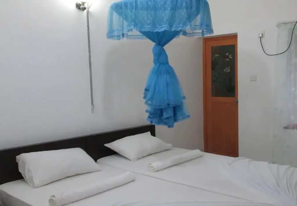Анурадхапура: Travel Lodge Lake View Tourist Resort