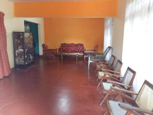 Курунегала: Pinnawala home stay