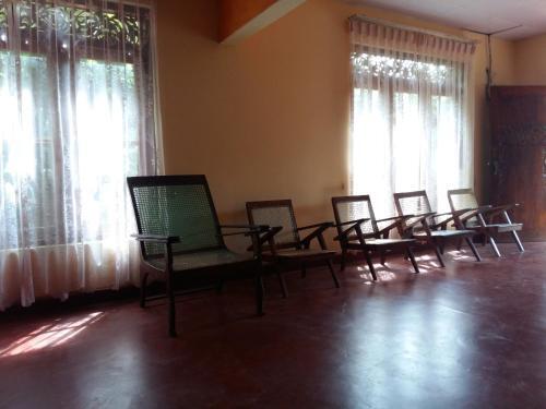 Курунегала: Pinnawala home stay