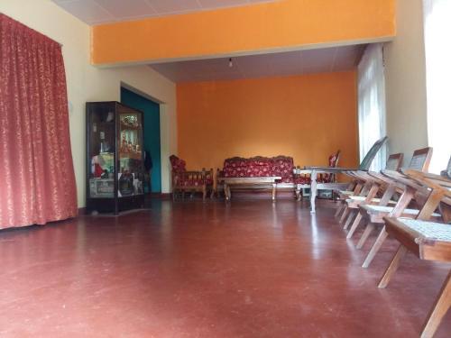 Курунегала: Pinnawala home stay
