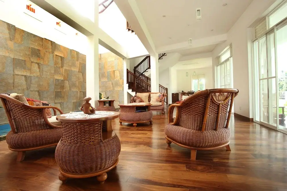Канди: Sunlit Villa