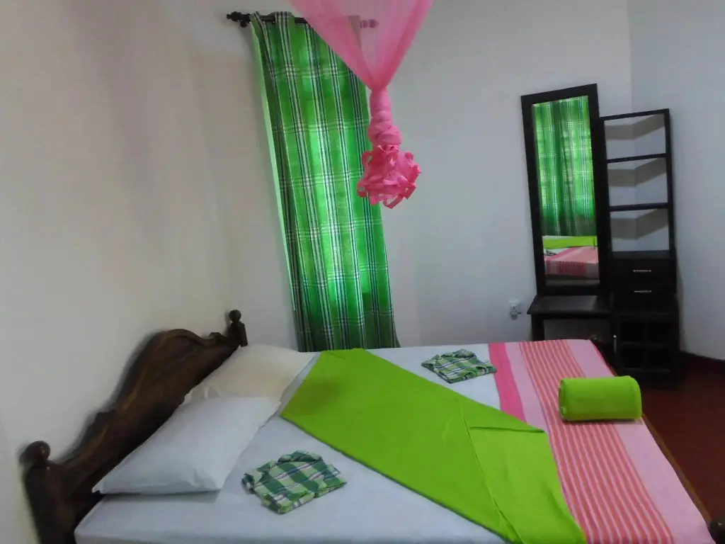 Элла: Green Lantern Inn