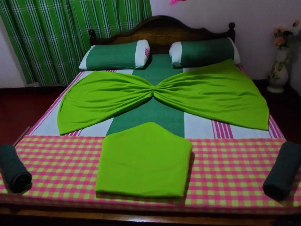 Элла: Green Lantern Inn