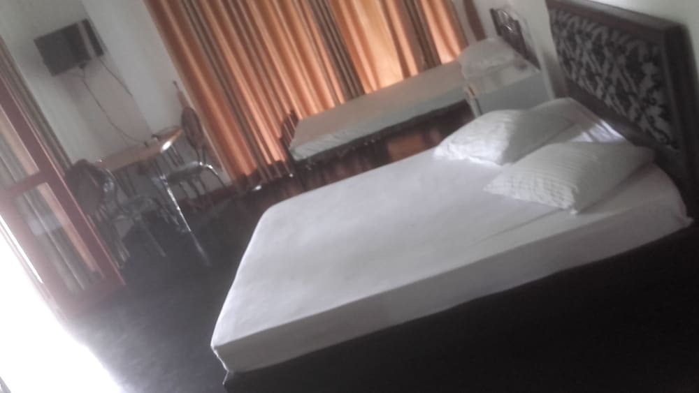 Келания: The Kingston hotel