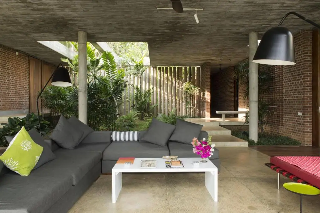 Унакурува: Walatta House