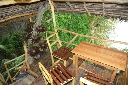 Киринда: Kumbuk Tree House
