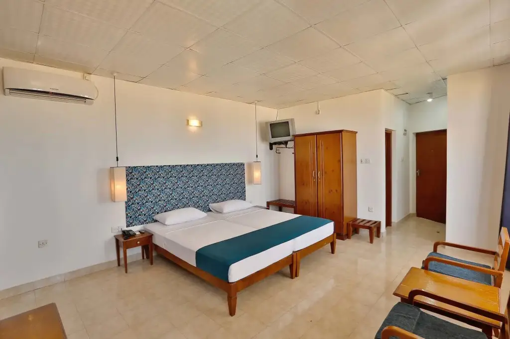 Негомбо: C Negombo