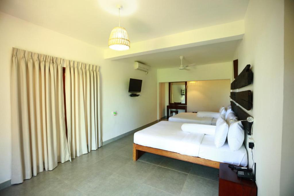Сигирия: Pinthaliya Resort & Spa