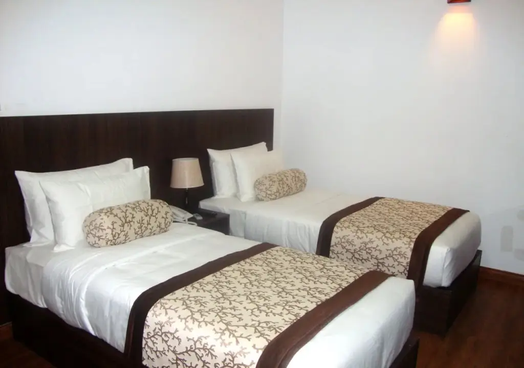 Нувара-Элия: Hotels JoJos