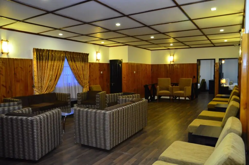 Нувара-Элия: Hotels JoJos