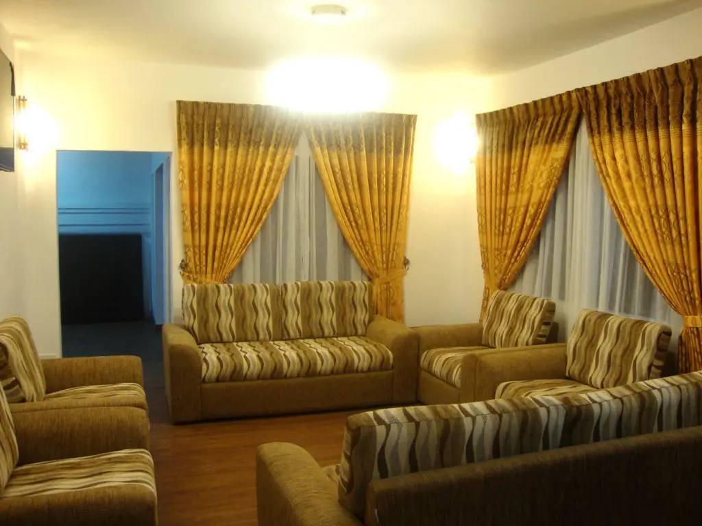 Нувара-Элия: Hotels JoJos