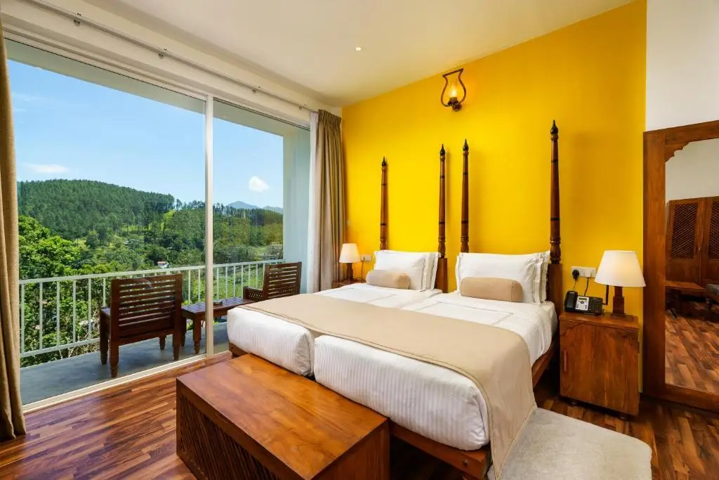 Элла: Morning Dew Hotel
