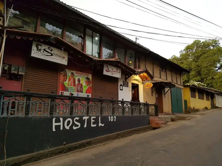 Канди: Hostel 107