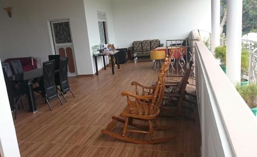 Канди: Sampath Inn