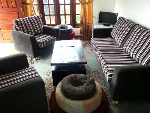 Нувара-Элия: Lassana Villa