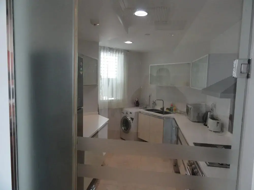 Коломбо: Monarch Apartments