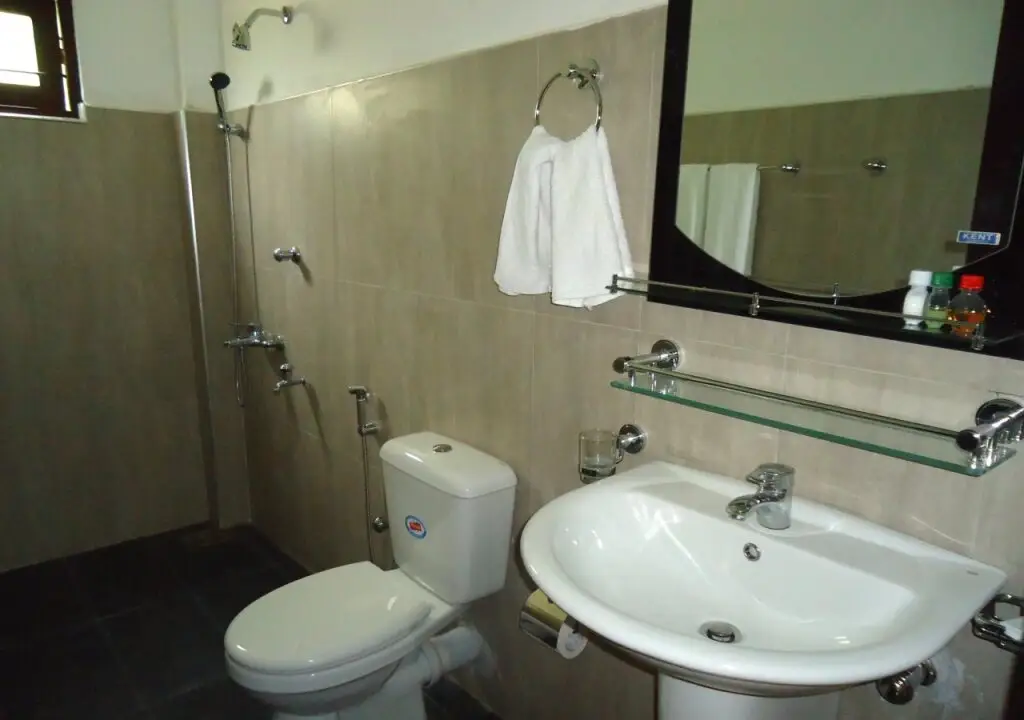 Хингуракгода: Farmer Resort
