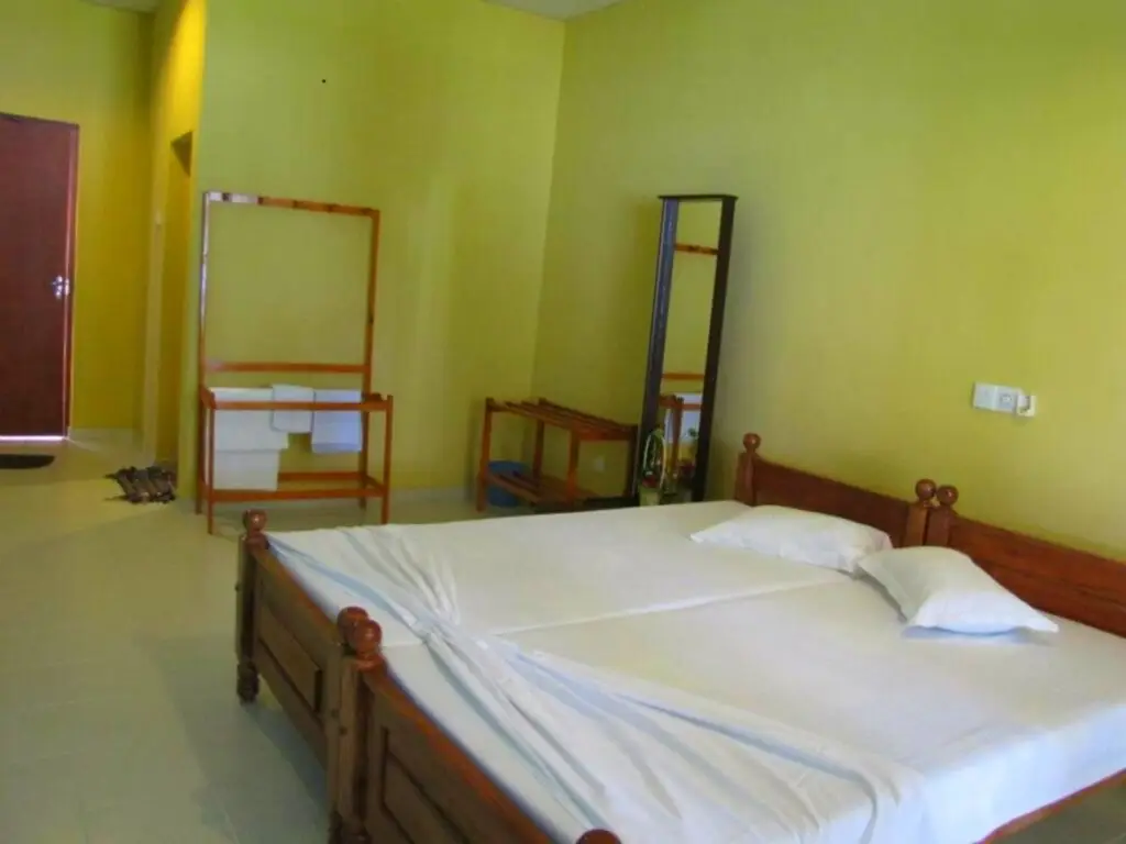 Тиссамахарама: Lake Edge Holiday Inn
