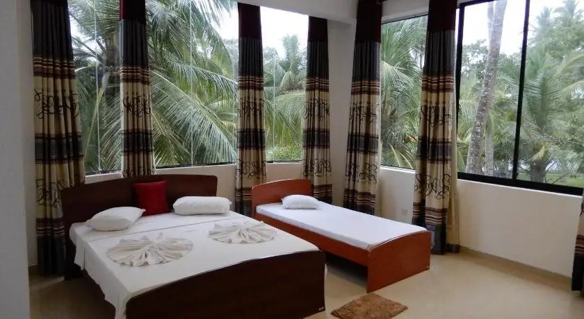 Тиссамахарама: Lake Edge Holiday Inn