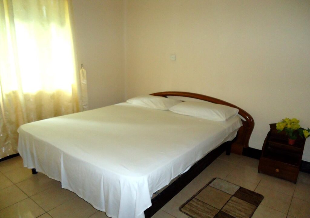 Канди: Lions Den Hotel