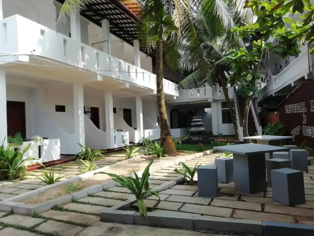 Хиккадува: Universal Beach Guest House Restaurant