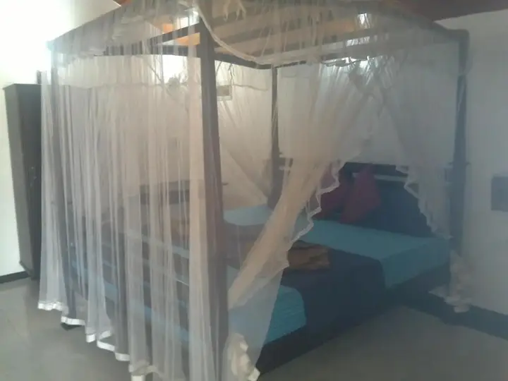 Хиккадува: Universal Beach Guest House Restaurant