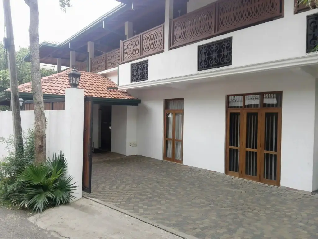 Канди: Liyya Residence