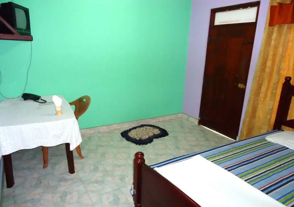Вавуния: Rock Side Hotel and Restaurant