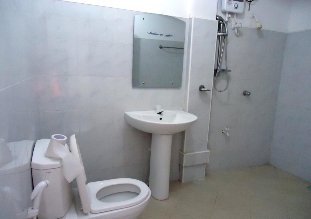 Вавуния: Rock Side Hotel and Restaurant