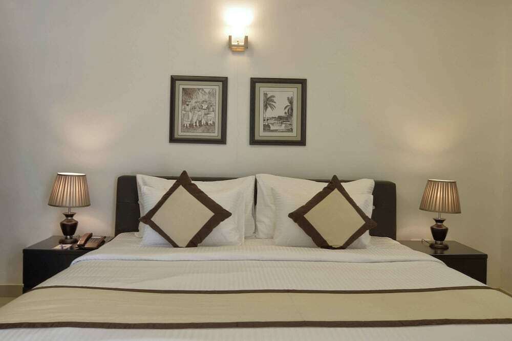 Канди: Hotel Lagone