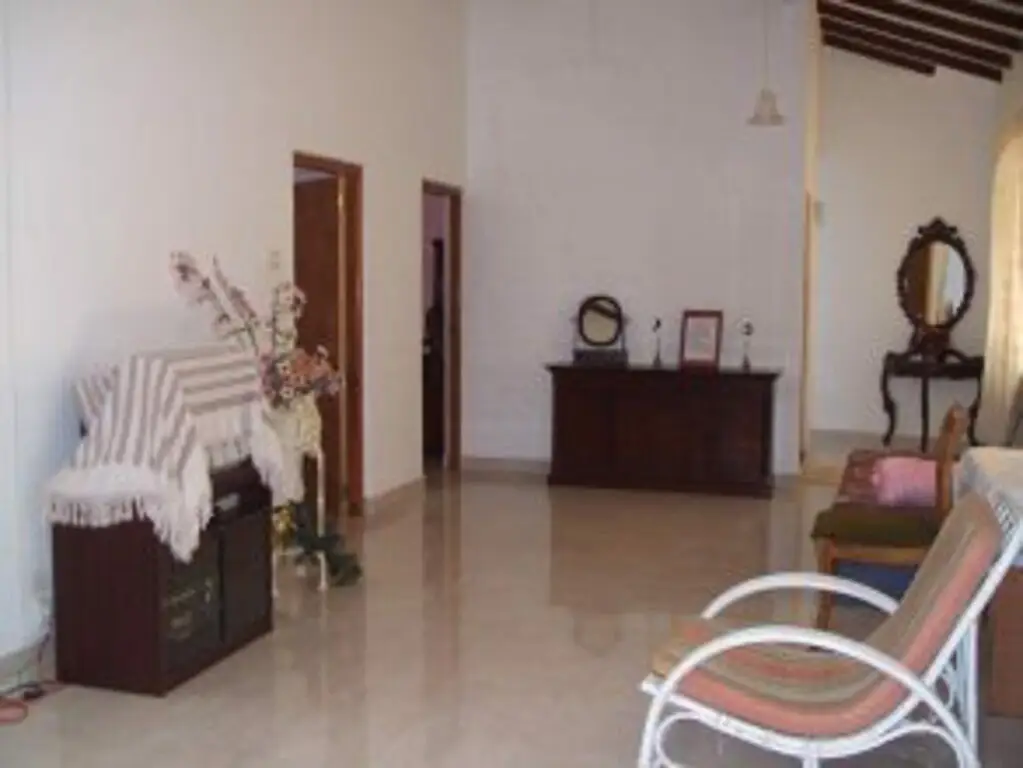 Канди: Thorana Bungalow