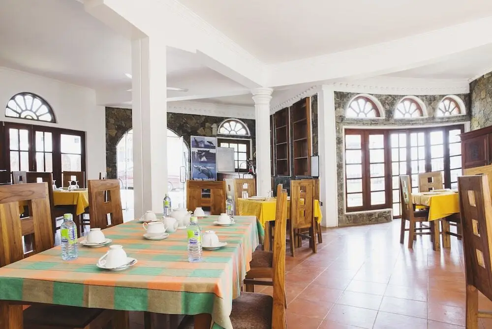 Унаватуна: Neptune Bay Hotel