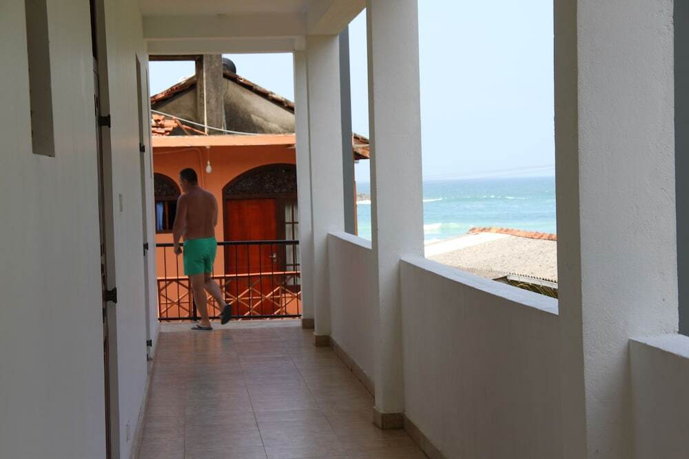 Унаватуна: Neptune Bay Hotel