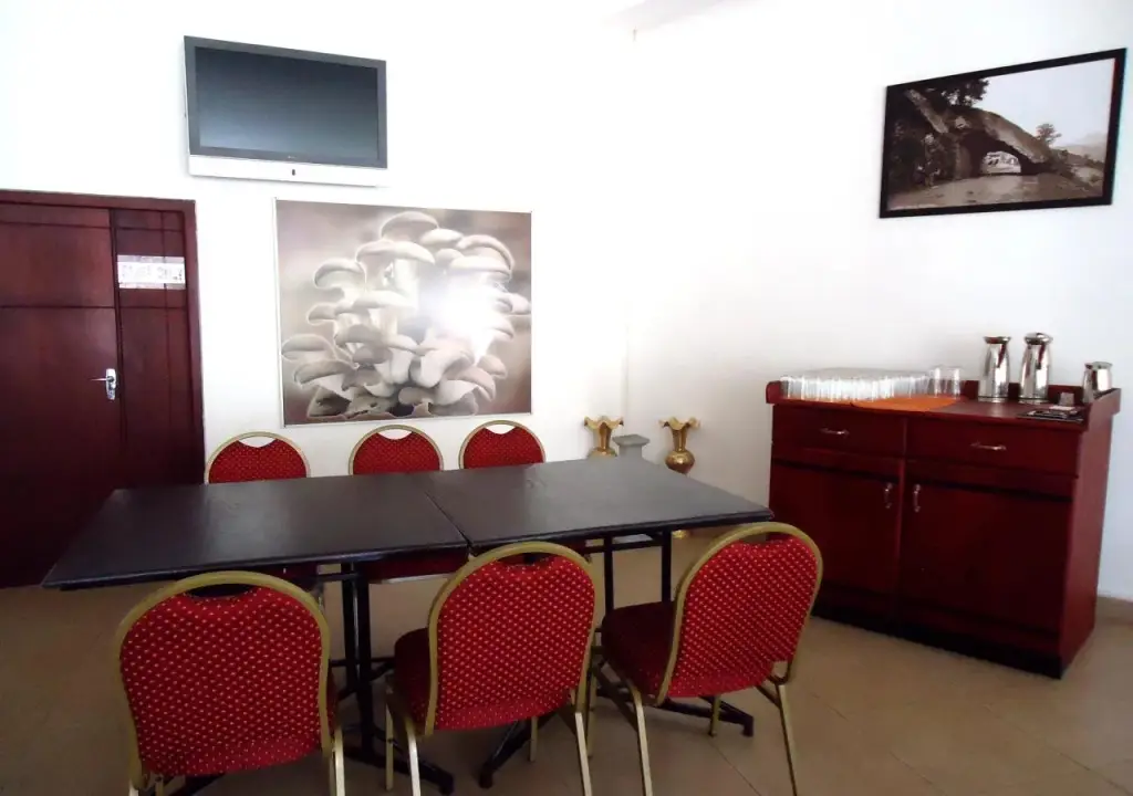 Канди: Pearlrich Hotel