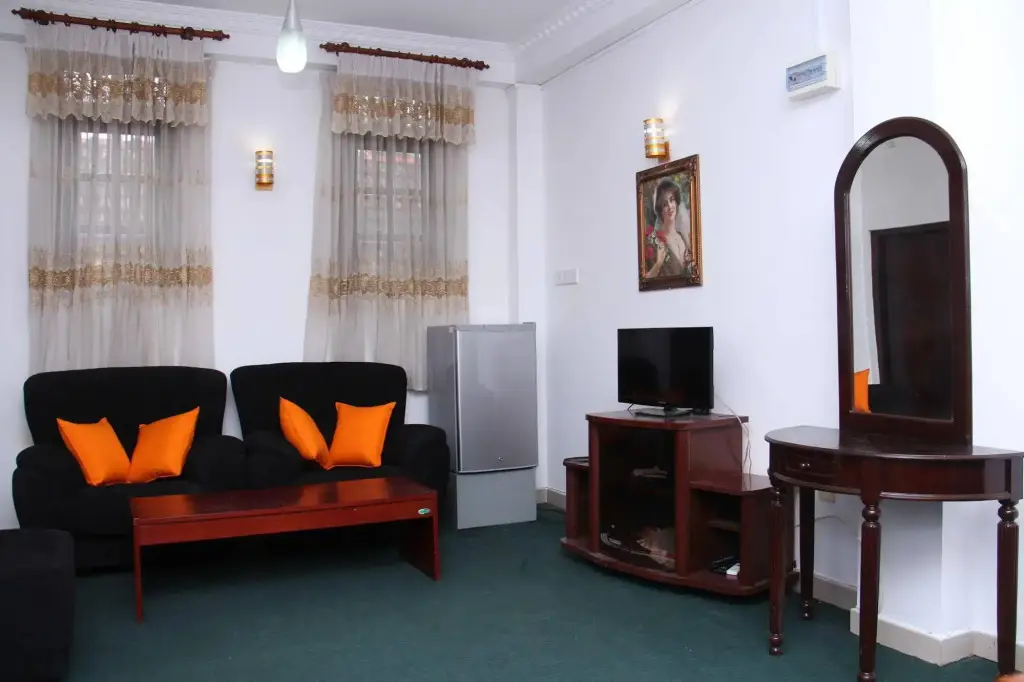 Галле: Dew Grand Regency