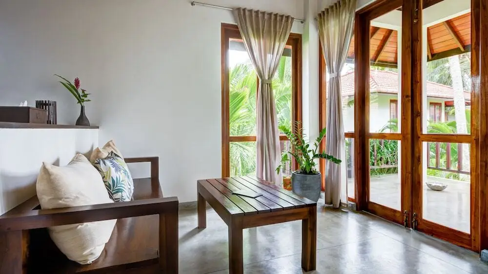Ранна: Good Karma Hotel