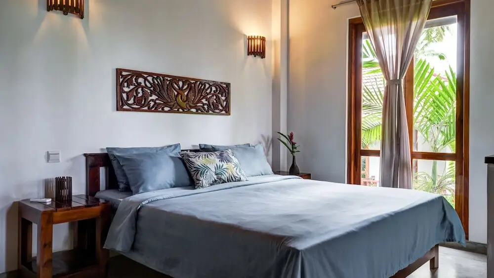 Ранна: Good Karma Hotel