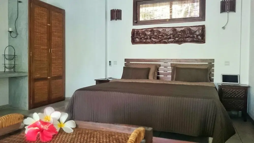 Ранна: Good Karma Hotel